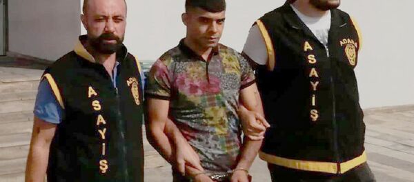 Adana'da cezaevi firarisi, kendisi için ölüm ilanı yayınlatıp cenaze töreni düzenletti - Sputnik Türkiye