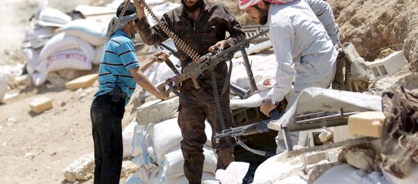 Ahrar'uş Şam militanları, İdlib'in kırsalındaki Cebel Arbein'de silahlarını hazırlarken (Mayıs 2015) - Sputnik Türkiye