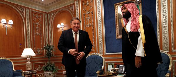 Kaşıkçı vakasıyla ilgili Riyad'da ABD Dışişleri Bakanı Mike Pompeo-Veliaht Prens Muhammed Selman (MbS) görüşmesi - Sputnik Türkiye