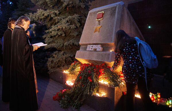 Rusya'da Kırım'daki saldırıda ölenler anılıyor - Sputnik Türkiye