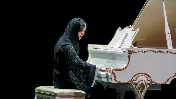 Suudi Arabistan’ın sahneye çıkma başarısını gösteren ilk kadın piyanisti - Sputnik Türkiye