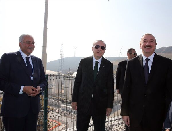 Cumhurbaşkanı Recep Tayyip Erdoğan, Azerbaycan Cumhurbaşkanı İlham Aliyev ile SOCAR Star Rafinerisi'nin açılış törenine katıldı.  - Sputnik Türkiye