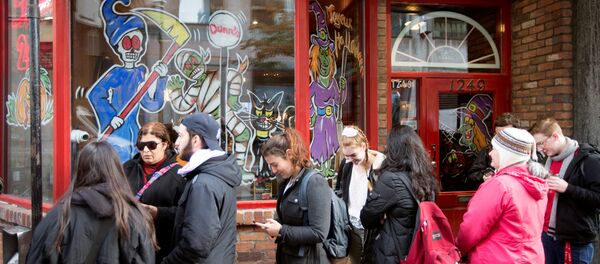 Canada, cannabis line - Sputnik Türkiye