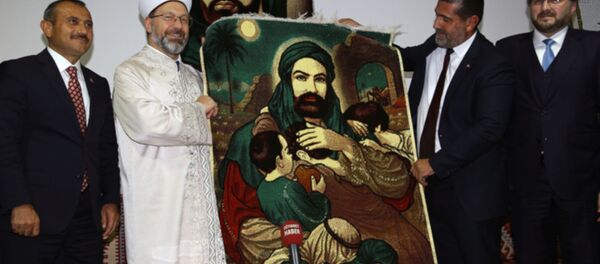 Diyanet İşleri Başkanı Erbaş'tan Cemevi'ne ziyaret Diyanet İşleri Başkanı Erbaş'tan Cemevi'ne ziyaret - Sputnik Türkiye