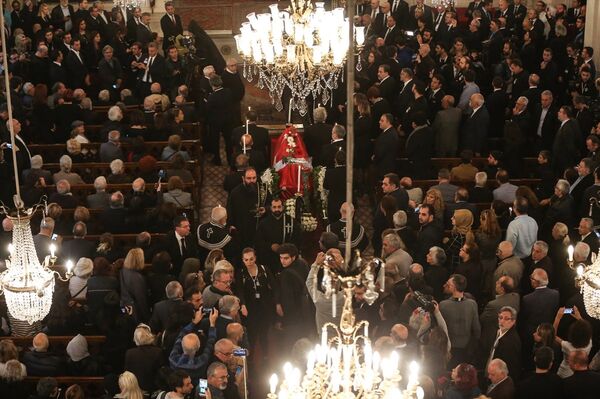 Beyoğlu Üç Horan Ermeni Kilisesi'ndeki ayini, Türkiye Ermenileri Patrikliği Patrik Vekili Aram Ateşyan yönetti. Törende, Cumhurbaşkanı Recep Tayyip Erdoğan'ın Ara Güler'in vefatı dolayısıyla yayımladığı mesaj da okundu.  - Sputnik Türkiye