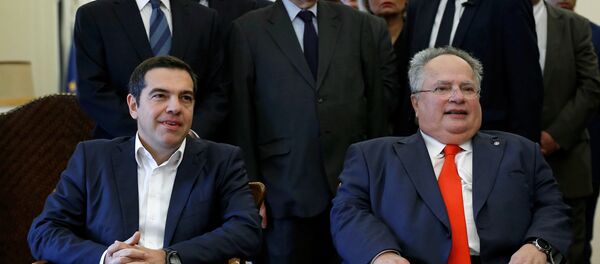 Çipras ile istifa eden Kocyas, Yunan Dışişleri'ndeki devir teslim töreninde - Sputnik Türkiye