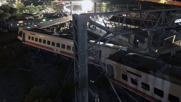 Tayvan'da yolcu treni raydan çıktı - Sputnik Türkiye