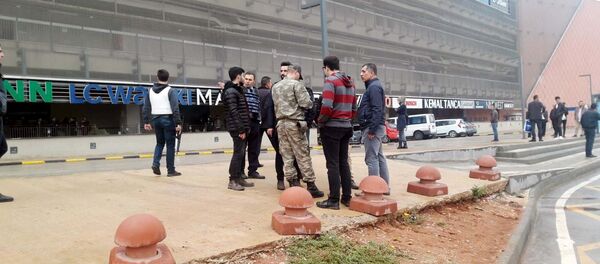 Gaziantep'te birliğinden firar eden asker, AVM çalışanlarını rehin aldı - Sputnik Türkiye