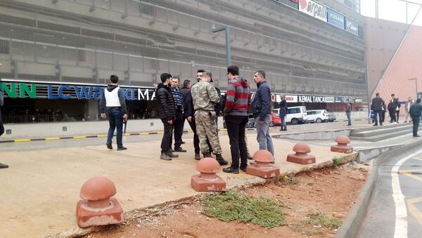 Gaziantep'te birliğinden firar eden asker, AVM çalışanlarını rehin aldı - Sputnik Türkiye