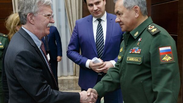 Beyaz Saray Ulusal Güvenlik Danışmanı John Bolton- Rusya Savunma Bakanı Sergey Şoygu - Sputnik Türkiye