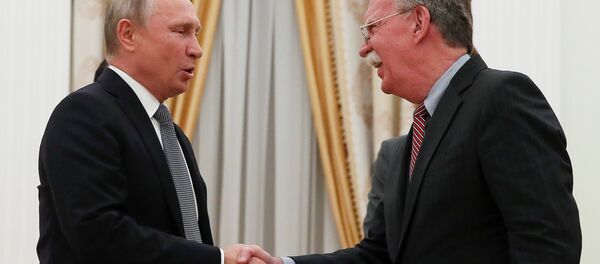 Trump'ın INF'den çekilme açıklaması sonrası Kremlin'de Putin-Bolton görüşmesi - Sputnik Türkiye