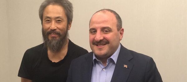 Japon gazeteci Jumpei Yasuda ve Sanayi ve Teknoloji Bakanı Mustafa Varank - Sputnik Türkiye