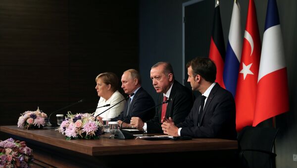 Putin, Erdoğan, Merkel ve Macron'dan ortak basın toplantısı - Sputnik Türkiye