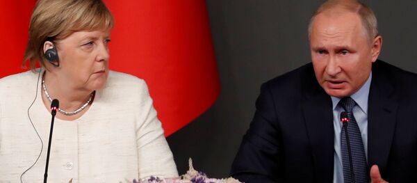 Rusya Devlet Başkanı Vladimir Putin ve Almanya Başbakanı Angela Merkel - Sputnik Türkiye