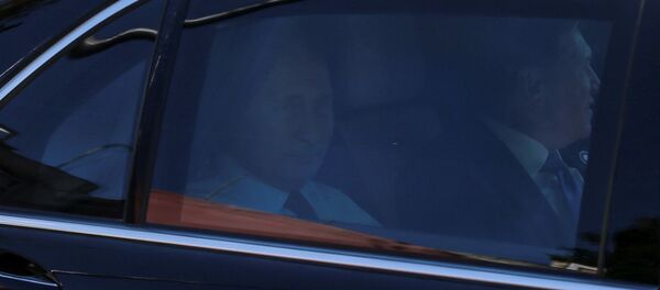 Rusya Devlet Başkanı Vladimir  Putin, diğer liderlerin aksine zirveye Aurus marka aracıyla geldi.  - Sputnik Türkiye