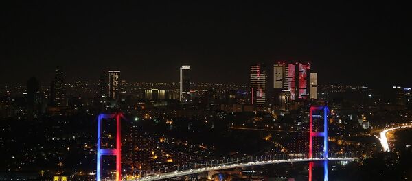 15 Temmuz Şehitler Köprüsü, 4'lü zirvedeki ülke bayraklarıyla 'renklendi' - Sputnik Türkiye