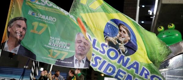 Berziliya Devlet Başkanlığı'na seçilen Sosyal Liberal Partinin (PSL) adayı aşırı sağcı Jair Bolsonaro'nun zafer kutlamaları yapıyor. - Sputnik Türkiye