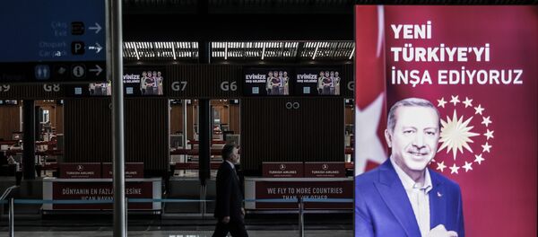 3. havalimanında Erdoğan posteri - Sputnik Türkiye