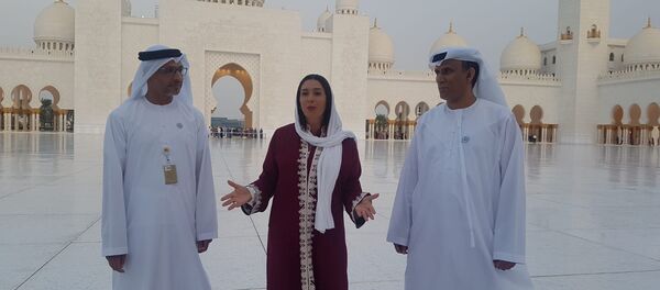 İsrail Kültür ve Spor Bakanı Miri Regev, BAE Kültür Bakanlığı yetkilileri eşliğinde 'mimari bir harika' diye söz edilen Abu Dabi'deki Şeyh Zayed Camii'ni ziyaret etti. İsrail Kültür ve Spor Bakanı Miri Regev, BAE Kültür Bakanlığı yetkilileri eşliğinde 'mimari bir harika' diye söz edilen Abu Dabi'deki Şeyh Zayed Camii'ni ziyaret etti. - Sputnik Türkiye