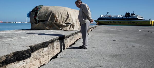 Zakinthos adası deprem sonrası 3 santimetre güneybatıya kaydı - Sputnik Türkiye