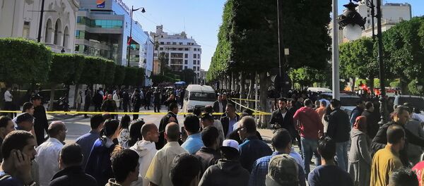 Tunus'ta bir kadın üzerindeki bombayı infilak ettirdi Tunus'ta bir kadın üzerindeki bombayı infilak ettirdi - Sputnik Türkiye