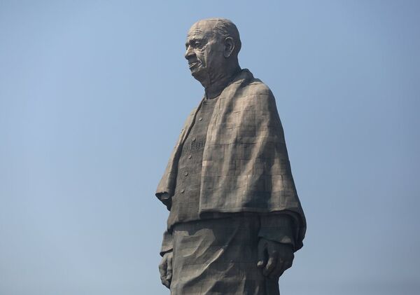 Dünyanın en uzun heykellerinden biri Hindistan'da bağımsızlık lideri Sardar Vallabbhai Patel heykeli - Sputnik Türkiye
