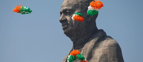 Dünyanın en uzun heykellerinden biri Hindistan'da bağımsızlık lideri Sardar Vallabbhai Patel heykeli Dünyanın en uzun heykellerinden biri Hindistan'da bağımsızlık lideri Sardar Vallabbhai Patel heykeli - Sputnik Türkiye