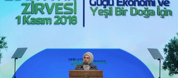 Türkiye Cumhurbaşkanı Recep Tayyip Erdoğan'ın eşi Emine Erdoğan, Beştepe Millet Kültür ve Kongre Merkezi'nde düzenlenen Sıfır Atık Zirvesi'ne katılarak konuşma yaptı. - Sputnik Türkiye