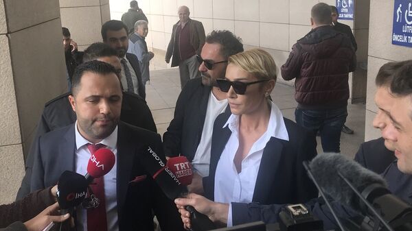 Sıla Gençoğlu - avukatı Rezan Epözdemir Sıla Gençoğlu - avukatı Rezan Epözdemir - Sputnik Türkiye