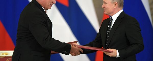Rusya lideri Vladimir Putin- Küba Devlet Başkanı Miguel Diaz-Canel - Sputnik Türkiye