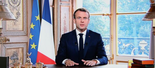 Macron bu kararın Fransa halkına, geleceğine ve değerlerine duyulan güvenin bir işareti olduğunu söyledi. - Sputnik Türkiye