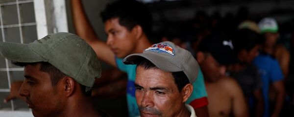 ABD'ye yürüyen göçmen konvoyu ABD'ye yürüyen göçmen konvoyu - Sputnik Türkiye