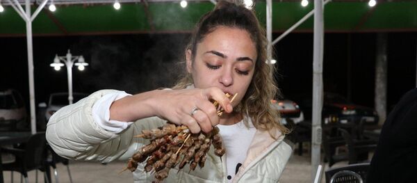 46 dakikada 315 çöp şiş yiyen Ceren Yılmaz - Sputnik Türkiye