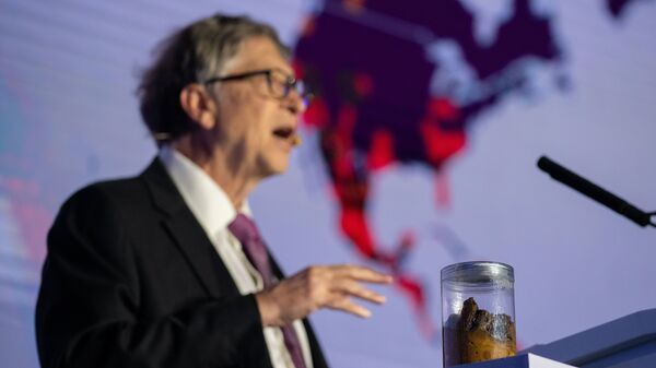 Bill Gates, sahneye dışkıyla çıktı - Sputnik Türkiye
