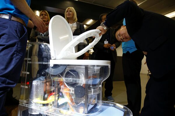 Bill Gates, sahneye dışkıyla çıktı - Sputnik Türkiye