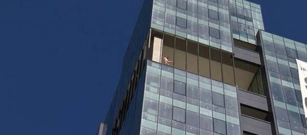 Maaşlarını alamayan işçiler 13. katta eylem yaptı - Sputnik Türkiye