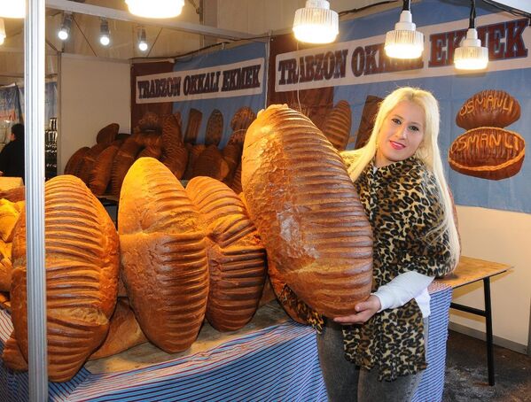 8 kiloluk Trabzon ekmeği - Sputnik Türkiye