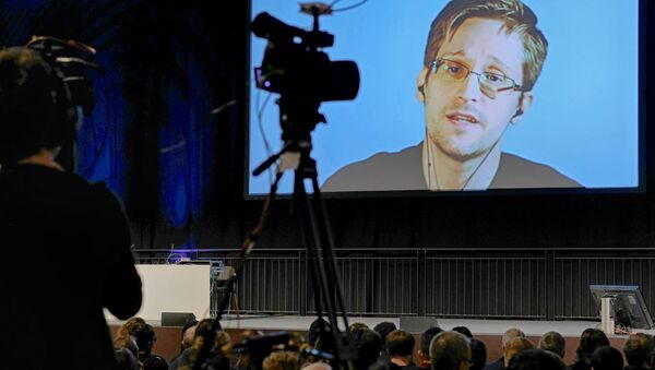 Edward Snowden, 'OH! - Orenstein Hoshen Media and Strategy' şirketi tarafından düzenlenen konferansta Mossad'ın eski başkan yardımcısı Ram Ben Barak ve diğer katılımcıların sorularını yanıtladı. - Sputnik Türkiye