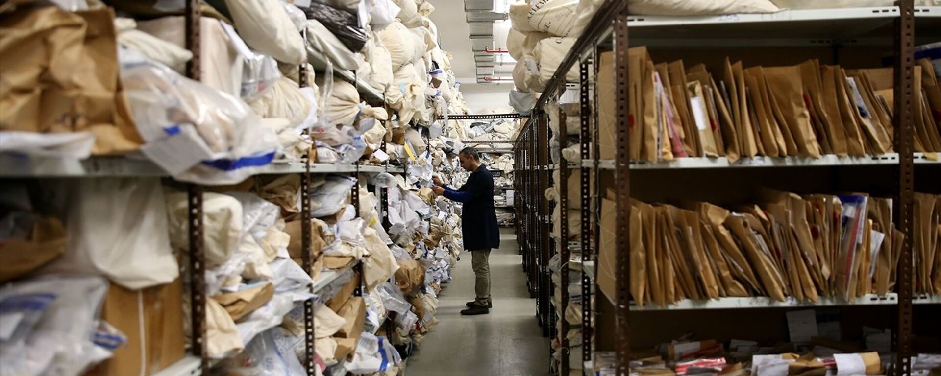  İstanbul'un adli emanet deposu, ilk kez görüntülendi  - Sputnik Türkiye, 1920, 02.12.2025