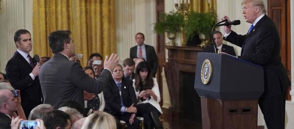 ABD Başkanı Donald Trump ve CNN'in Beyaz Saray muhabiri Jim Acosta - Sputnik Türkiye