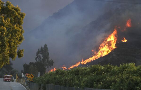 Kaliforniya'nın Paradise kasabası yangına teslim - Sputnik Türkiye