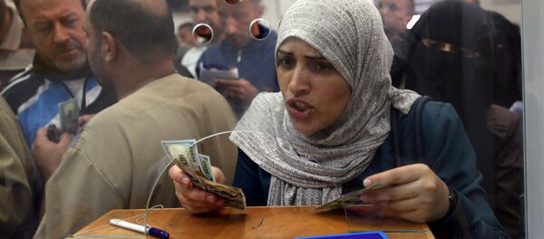 Gazze'de devlet memurları aylar sonra ilk kez maaş aldı - Sputnik Türkiye