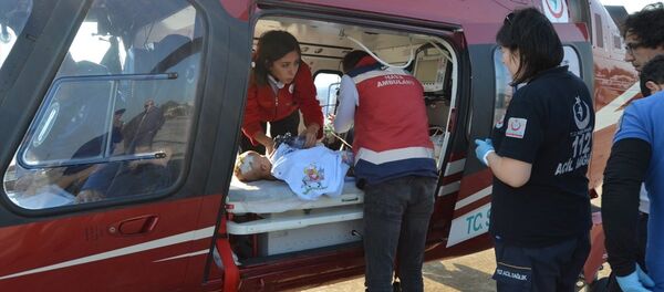 Ambulans helikopter, 10 aylık Rüzgar bebek için havalandı - Sputnik Türkiye