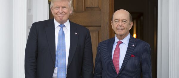 President-elect Donald Trump meets with Wilbur Ross at the clubhouse of Trump National Golf Club November 20, 2016 in Bedminster, New Jersey. - Sputnik Türkiye