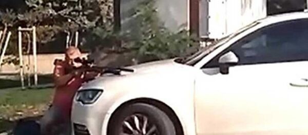 Çocuk parkında kuş avladı Çocuk parkında kuş avladı - Sputnik Türkiye