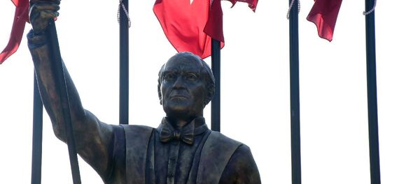 İzmir'deki Atatürk heykeli - Sputnik Türkiye