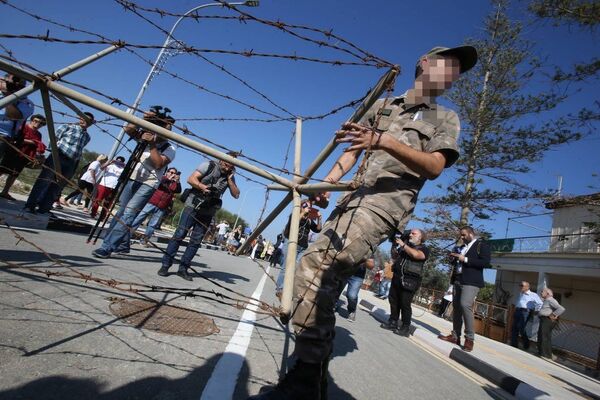 Kuzey Kıbrıs'ta açılan sınır kapıları - Sputnik Türkiye