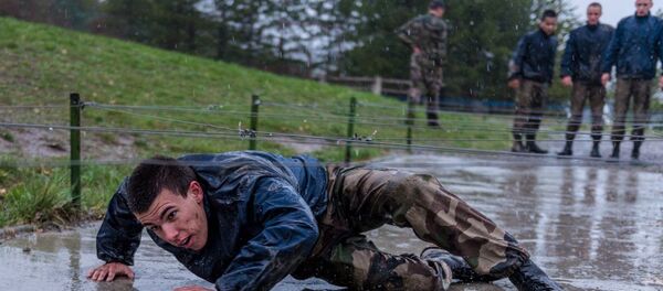 Fransa ordusundan yağmurda 'pazartesi motivasyonu' - Sputnik Türkiye