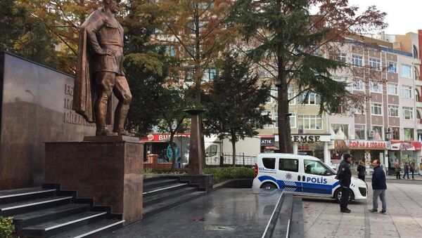 Tekirdağ'ın Çorlu ilçesinde saldırıya uğrayan Atatürk Anıtı - Sputnik Türkiye