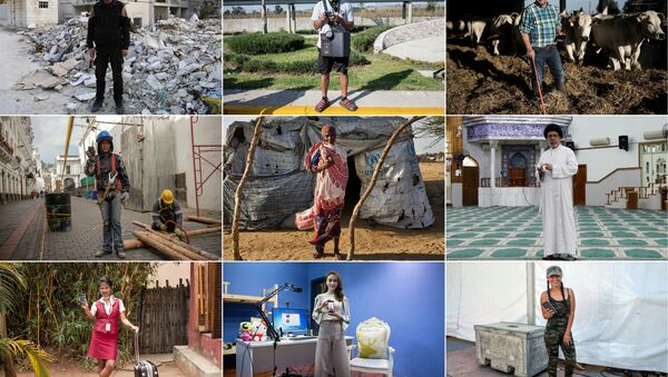 AFP fotoğrafçılarının, dünya genelinde akıllı telefon kullanıcılarının fotoğraflarından derleyerek oluştuğu 'Akıllı telefonum olmadan asla' isimli albüm - Sputnik Türkiye